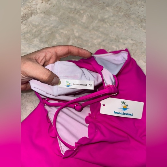 Women’s Beachsissi Swimsuit Top Scalloped New With Tags Size Medium - Picture 7 of 7